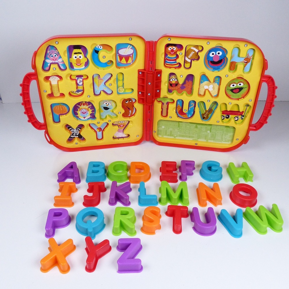 Sesame Street Elmos On The Go ABC ALPHABET CASE Complete Set all Letters 2017